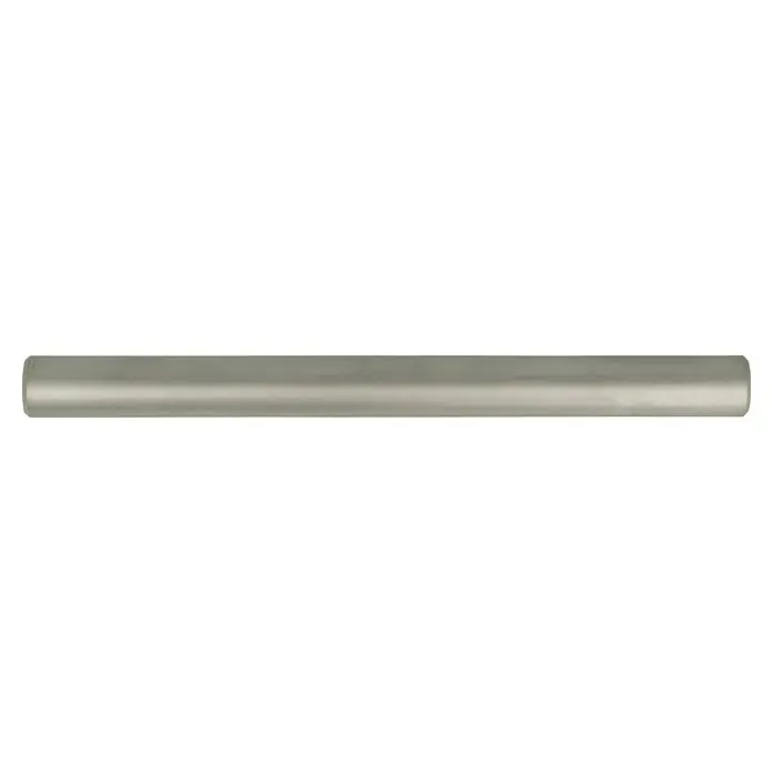 Möbelgriff - Typ Möbelgriff: Stange, Ø x L: 14 x 405 mm, Stahl, Vernickelt - Aufnahme eines modernen silbernen, abgerundeten Metallobjekts. Die glatte Oberfläche und die subtilen Lichtreflexionen betonen die elegante Form.