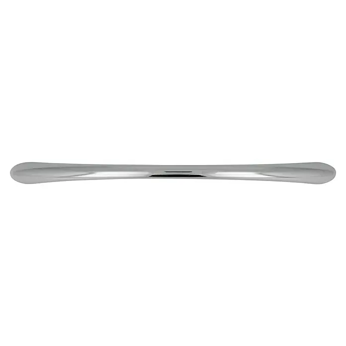 Häfele Tirador para muebles - L x An x Al: 113 x 9 x 24 mm, Tipo de tirador del mueble: Estribo, Distancia entre orificios: 96 mm, Otros, Cromado, Brillante - Primer plano de un elegante anillo de color plateado con una superficie lisa y sutiles sombras, perfecto para una elegancia discreta.