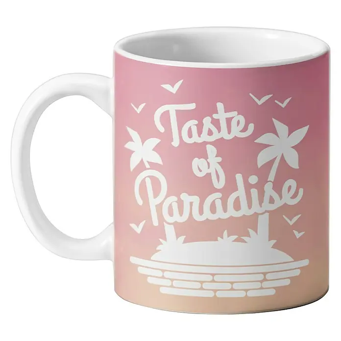 Cricut Transferpresse Mug Press Starter Bundle - Weiß, USB-Kabel - Eine Tasse mit dem Aufdruck "Taste of Paradise", ideal für entspannte Momente und Urlaubsgefühle im Alltag.