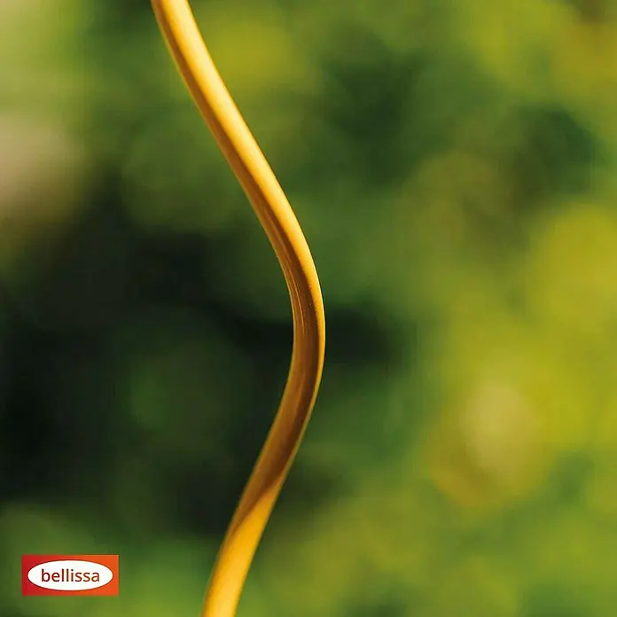 Bellissa Tomatenspirale Colorata - Länge: 110 cm, Honig - Nahaufnahme eines gelben Kabels vor einem verschwommenen grünen Hintergrund, das Bellissa-Logo ist unten links zu sehen.