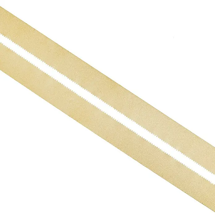 Wisent Ersatz-Metallsägeblätter - HS-Stahl, Einsatzbereich: Metall, Blattlänge: 300 mm, 2 Stk. - Nahaufnahme eines goldenen Reißverschlusses auf schwarzem Hintergrund, der die Details des Produkts hervorhebt.