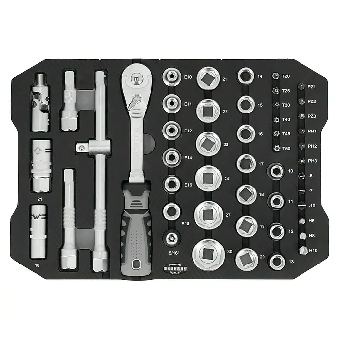 Wisent Steckschlüssel-Set WIL 50 - 50 -tlg., Antriebsgröße: ½″ - Ein Werkzeugkasten mit einer Vielzahl von Steckschlüsseln, Bits und anderem Zubehör für verschiedene Reparatur- und Wartungsarbeiten.