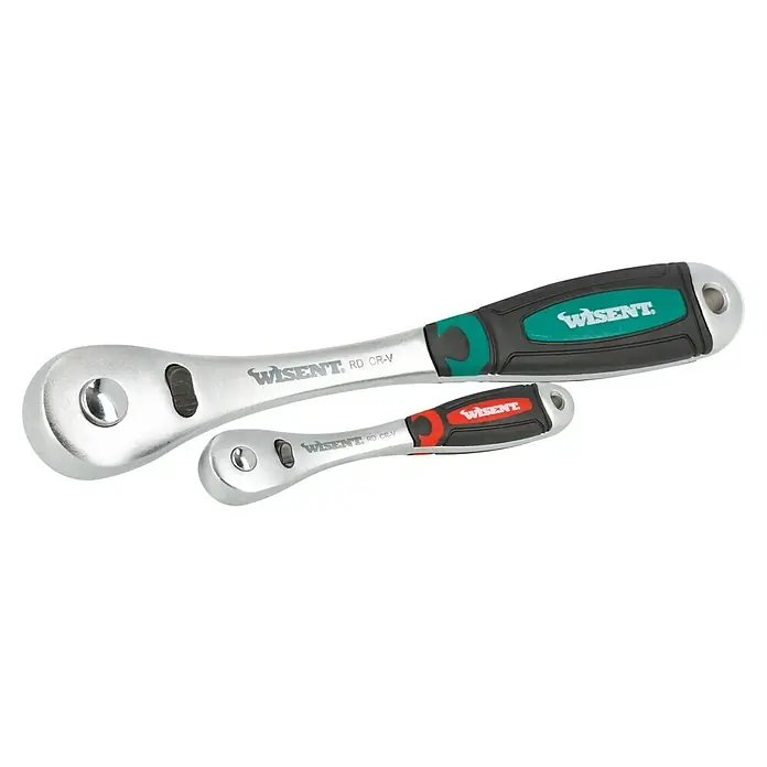 Wisent Steckschlüssel-Set WSPL 71 - 71 -tlg., Antriebsgröße: ¼″ - Das Bild zeigt ein Set aus zwei Wisent RD CR-V Ratschenschlüsseln unterschiedlicher Größe mit ergonomischen Griffen und Chrom-Vanadium-Stahlkörper.