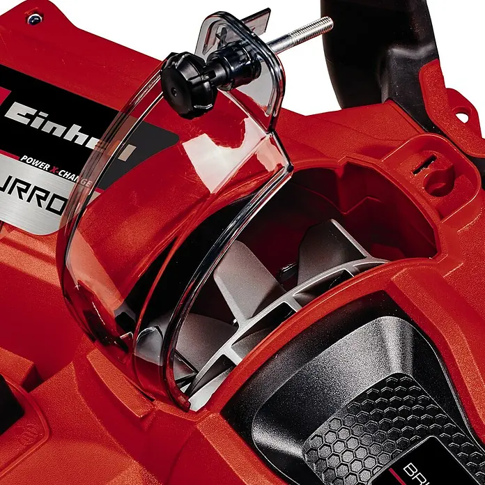 Einhell Professional PXC 18V Soplador/Aspirador de batería VENTURRO 36/240 - 18 V, Sin batería, Velocidad de soplado: 240 km/h - Primer plano de una trituradora de jardín Einhell roja, que muestra una cubierta transparente y el logotipo Einhell.