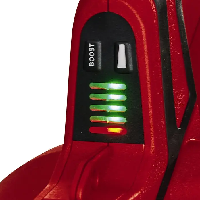 Einhell Professional PXC 18V Soplador/Aspirador de batería VENTURRO 36/240 - 18 V, Sin batería, Velocidad de soplado: 240 km/h - Primer plano de un indicador de batería rojo con cinco luces, cuatro verdes y una roja, junto a un botón de refuerzo en un dispositivo.