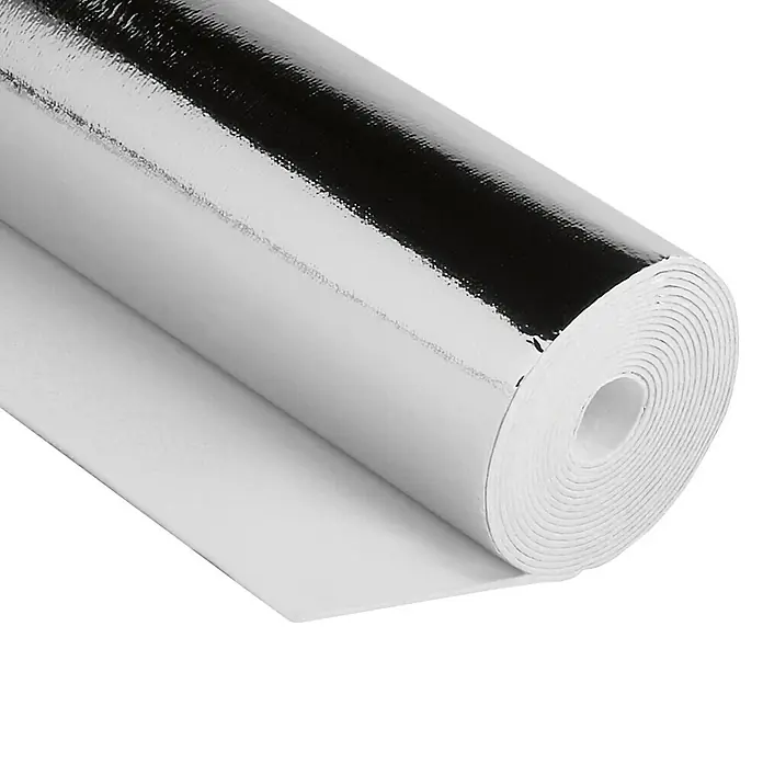 Nmc Noma Heizkörper-Dämmung noma®reflex plus 3 mmL x B x S: 5 m x 0,5 m x 3 mm - Nahaufnahme einer Rolle Reflektionsfolie mit glänzender Oberfläche und sauber aufgewickelten Schichten.