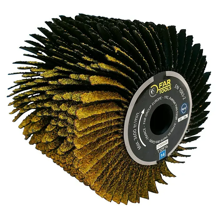 Fartools Bürstenwalze Lamellenschleifwalze - Passend für: Fartools Multischleifer REX 120C, Geeignet für: Holz/Metall - Das Bild zeigt eine Lamellenbürste von FAR Tools. Die Bürste hat gelbe und schwarze Lamellen und ein Etikett mit Herstellerinformationen.