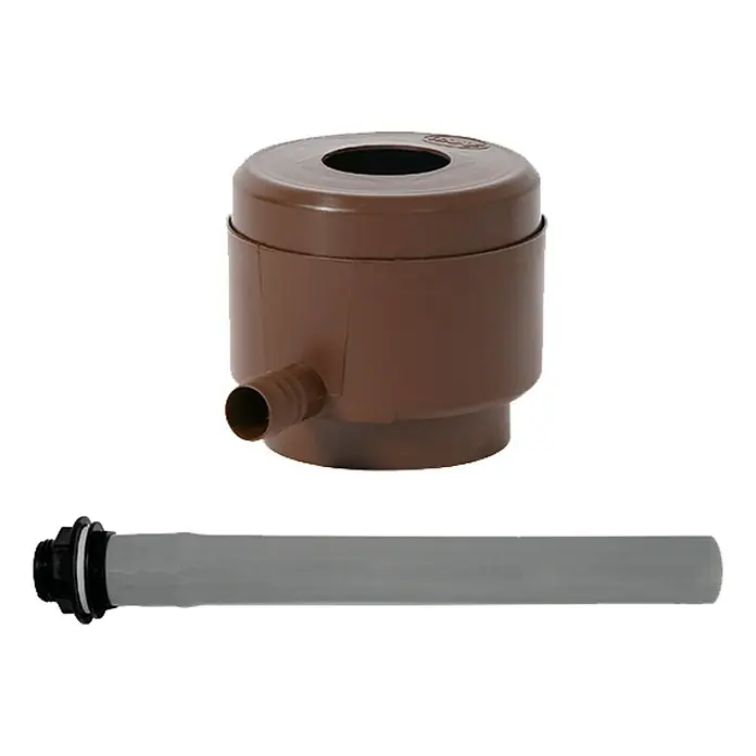 Garantia Füllautomat - 13 x 11,5 cm, Braun - Braune Regenwasserfilter-Einheit mit einem langen, grauen Filterelement, ideal für die Gartenbewässerung und zur Nutzung von Regenwasser.