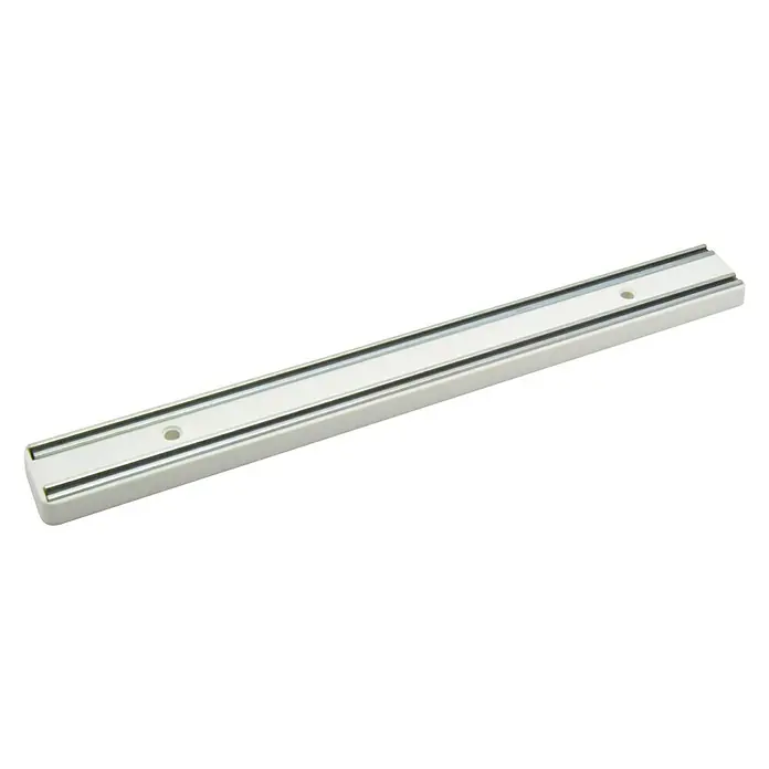 Häfele Magnetleiste - Länge: 300 mm, Metall - Nahaufnahme einer weißen magnetischen Messerleiste für die Küchenwand, zur Aufbewahrung von Küchenmessern und Metallutensilien.