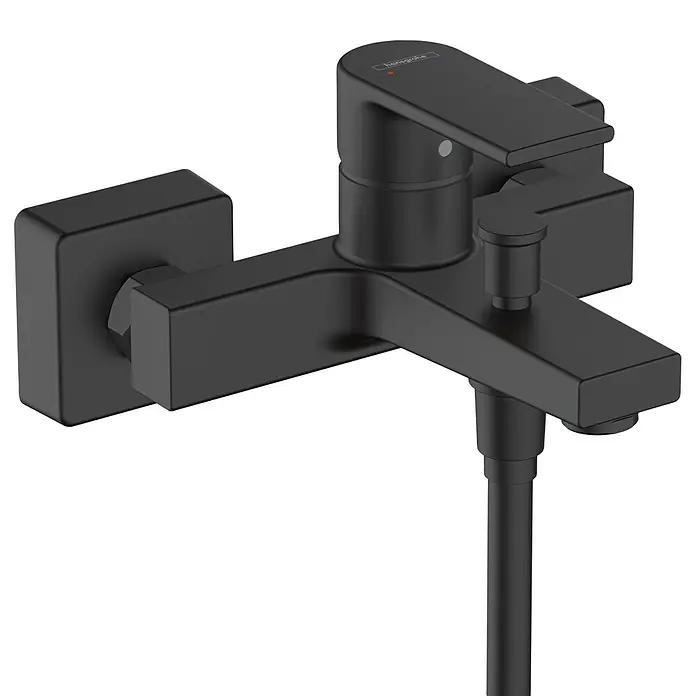Hansgrohe Vernis Shape Badewannenarmatur - Ausladung Armatur: 182 mm, Schwarz, Matt - Abgebildet ist eine elegante, schwarze Armatur. Das Design ist modern und minimalistisch, perfekt für ein stilvolles Badezimmer.