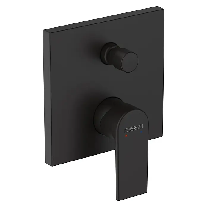 Hansgrohe Vernis Shape UP-Badewannenarmatur - Schwarz, Matt - Nahaufnahme einer schwarzen Hansgrohe Armatur für das Badezimmer, die ein minimalistisches und modernes Design aufweist.