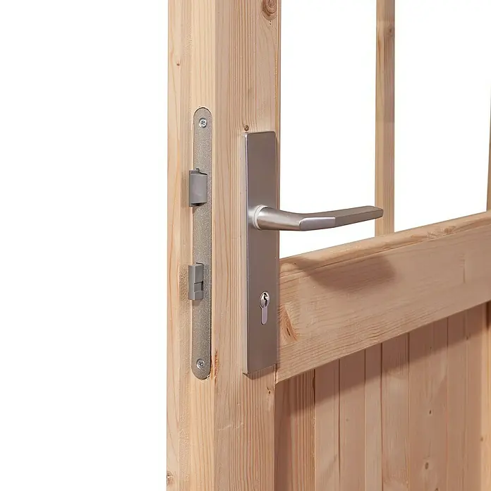 Karibu Gartenhaus Northeim 3 - Außenmaß inkl. Dachüberstand (B x T): 664 x 360 cm, Holz, Natur - Nahaufnahme eines Holztores mit einem modernen Türgriff aus gebürstetem Edelstahl und einem Sicherheitsschloss.