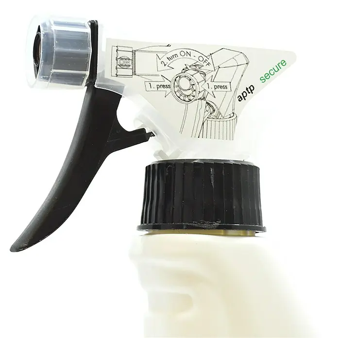 Limpiador de cristales 3 en 1 - 750 ml, Cristales de chimeneas/hornos - Primer plano de un frasco rociador con mango negro y boquilla transparente, etiquetado como "aptp secure", ideal para productos de limpieza o cuidado.