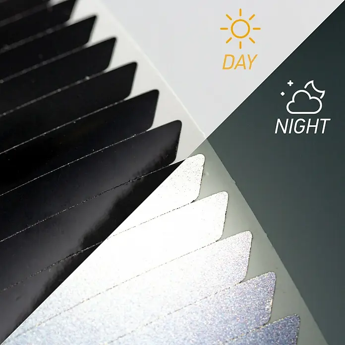 Luxshield Reflektor Set für Fahrradfelgen - 60 -tlg., Geeignet für: 26 - 29″ Räder - Bild mit Reflektoren, die tagsüber schwarz und nachts silber sind, für gute Sichtbarkeit.