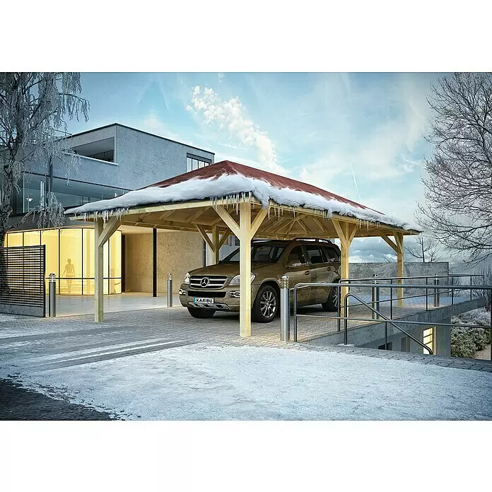Karibu Gartenpavillon Kirn - Außenmaß inkl. Dachüberstand (B x T): 338 x 592 cm, Holz, Natur - Hölzernes Carport mit dunkelbraunem Dach, mit Schnee und Eiszapfen bedeckt, das einen goldenen SUV im Winter schützt.
