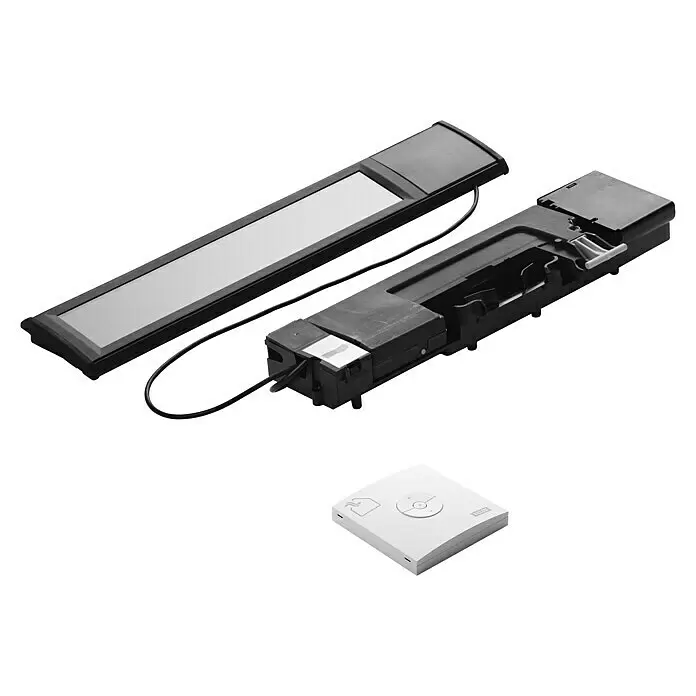 Velux Solar-Nachrüst-Set KSX 100K - Passend für: VELUX Schwingfenster GGU/GGL CK04 – UK10 - Schwarzes Solarpanel, ein motorisierter Fensteröffner und eine weiße Fernbedienung für ein solarbetriebenes Smart-Fenstersystem.