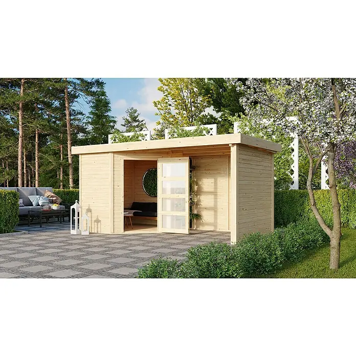 Karibu Gartenhaus Schwandorf 3 - Außenmaß inkl. Dachüberstand (B x T): 467 x 238 cm, Holz, Natur, Mit Anbaudach, Seiten- und Rückwand - Abbildung eines modernen Gartenhauses aus Holz mit Schiebetüren und Dachbegrünung. Die Terrasse ist mit einem eleganten Muster gepflastert.