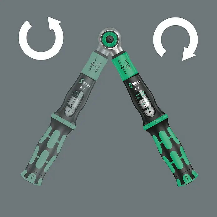 Wera Drehmomentschlüssel Safe-Torque A 2 - ¼″ Sechskant, 2 Nm - 12 Nm, 23 -tlg. - Ein Bild von zwei Wera Safe-Torque A 2 Drehmomentschlüsseln mit grünen Griffen, die in entgegengesetzte Richtungen zeigen.