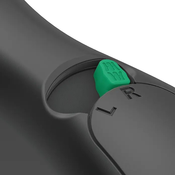 Wera Steckschlüsseleinsatz-Adapter 411 A RA - Rechts-/Linkslauf, Schnelldrehhülse, ¼″ - Nahaufnahme eines schwarzen Geräts mit einem grünen Schalter und der Beschriftung "L" und "R" zur Steuerung der Links-Rechts-Funktion.