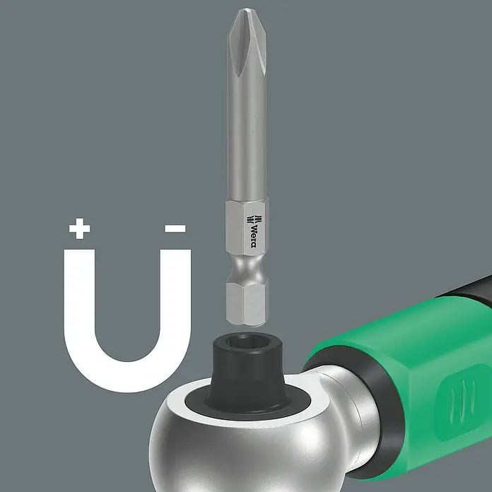 Wera Drehmomentschlüssel Safe-Torque A 2 - ¼″ Sechskant, 2 Nm - 12 Nm, 23 -tlg. - Nahaufnahme eines Wera Schraubendreher-Bits mit magnetischer Halterung, ideal für präzise Schraubarbeiten.