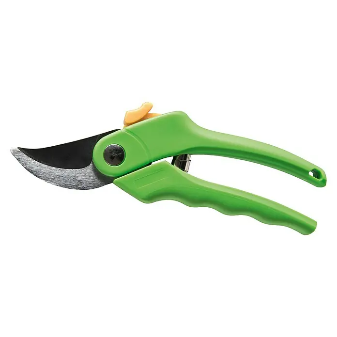 Tijeras de jardinería GFGSB 195 - Bypass, Recubrimiento antiadherente - Primer plano de unas tijeras de podar con mango verde, ideales para cortes precisos en el jardín.