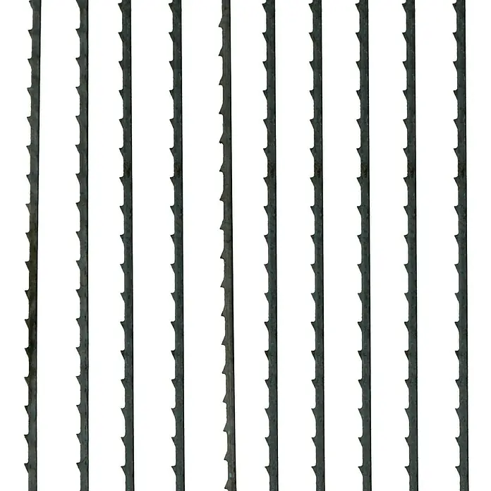Wisent Laubsägeblätter - Mittel (Gr. 5), Einsatzbereich: Weichholz, Blattlänge: 130 mm, 12 Stk. - Nahaufnahme von Metallsägeblättern. Präzisionsgefertigte Werkzeuge für genaue Schnitte, ideal für Metallbearbeitung und Heimwerkerprojekte.