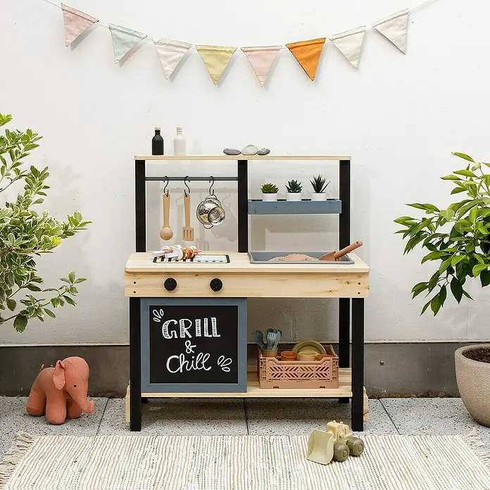Muddy Buddy Matschküche Grill & Chill - 80 x 40 x 90 cm, Holz, Natur/Schwarz - Kinderspielküche im Freien mit Grill und Zubehör, ideal für fantasievolles Spielen.