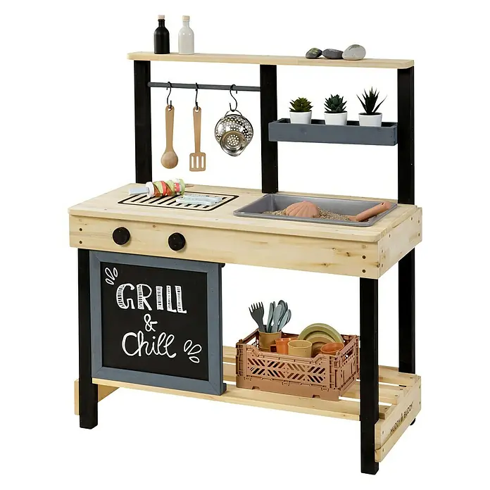Muddy Buddy Matschküche Grill & Chill - 80 x 40 x 90 cm, Holz, Natur/Schwarz - Eine Outdoor-Spielküche aus Holz mit Kochutensilien, einem Grill und einer Tafel. Ideal für kreatives Spielen im Freien.