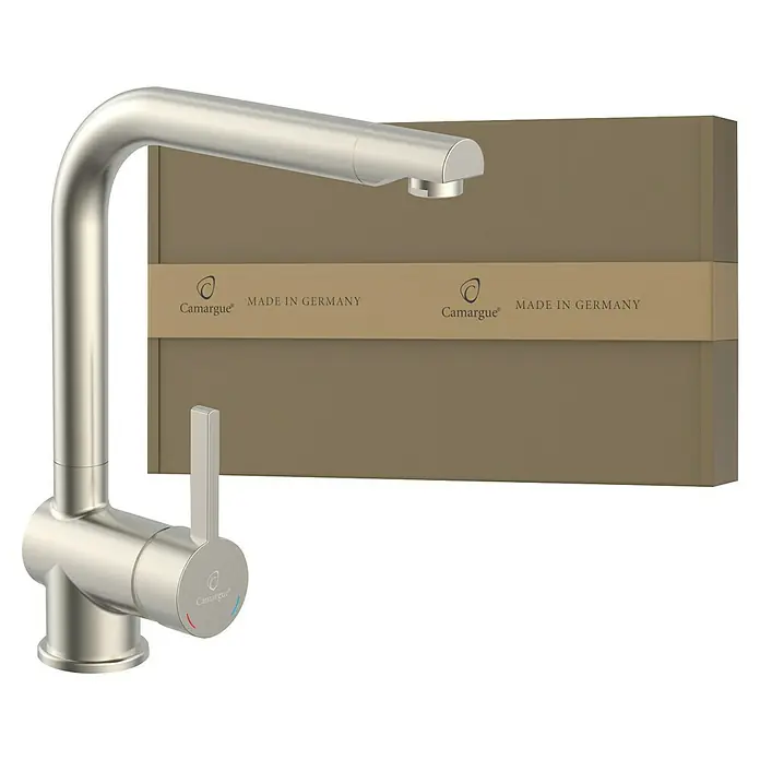 Camargue Spültischarmatur Antea - Edelstahl, Matt - Camargue Armatur vor einer Verpackung mit dem Aufdruck "Made in Germany". Stilvolles Design für moderne Küchen und Bäder.