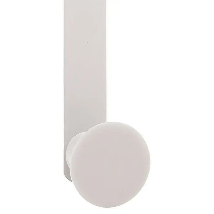 Spirella Colgador Ronda - Número de ganchos: 1 ud., Blanco - Primer plano de un pomo de puerta blanco con placa rectangular sobre fondo negro, diseño minimalista.