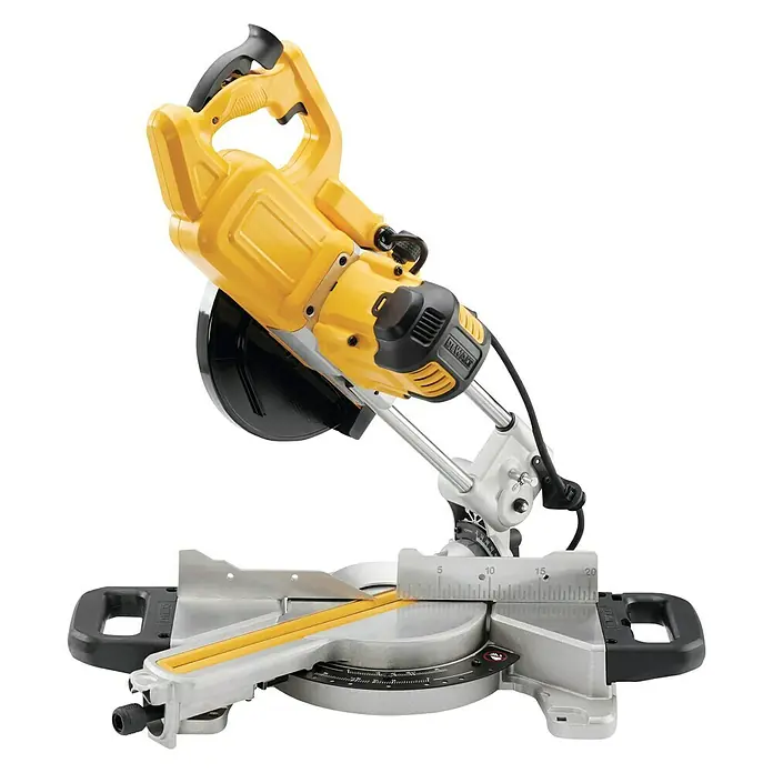 DeWalt Paneelsäge DWS773-QS - 1.300 W, Durchmesser Sägeblatt: 216 mm - Eine gelbe DeWalt-Kapp- und Gehrungssäge vor einem schwarzen Hintergrund, die sich ideal zum Schneiden von Holz eignet.