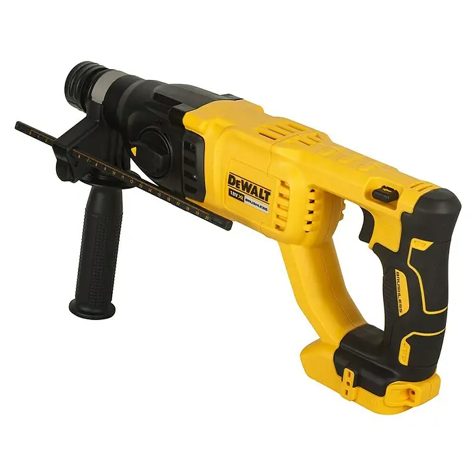 DeWalt XR 18V Akku-Kombihammer DCH133N-XJ - 18 V, Ohne Akku, 2,6 J - Nahaufnahme eines gelb-schwarzen DeWalt 18V XR Brushless Kombihammers mit Tiefenanschlag und Seitengriff auf schwarzem Hintergrund.