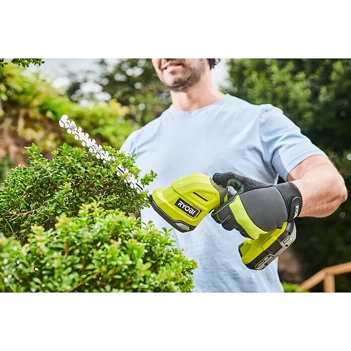 Ryobi ONE+ Akku-Gras- & Strauchschere RY18GSA-0 - 18 V, Li-Ionen, Ohne Akku, Schwertbreite: 12 cm - Anwendungsbeispiel