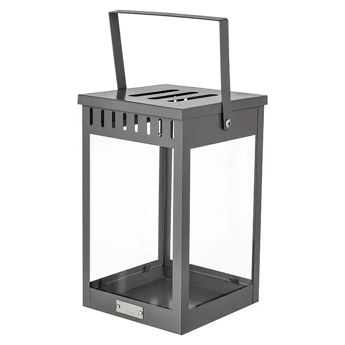 Laterne Living - L x B x H: 15 x 15 x 25 cm, Grau - Aufnahme einer grauen Metalllaterne mit einem Griff oben und Glasscheiben, die ein gemütliches Ambiente versprechen.