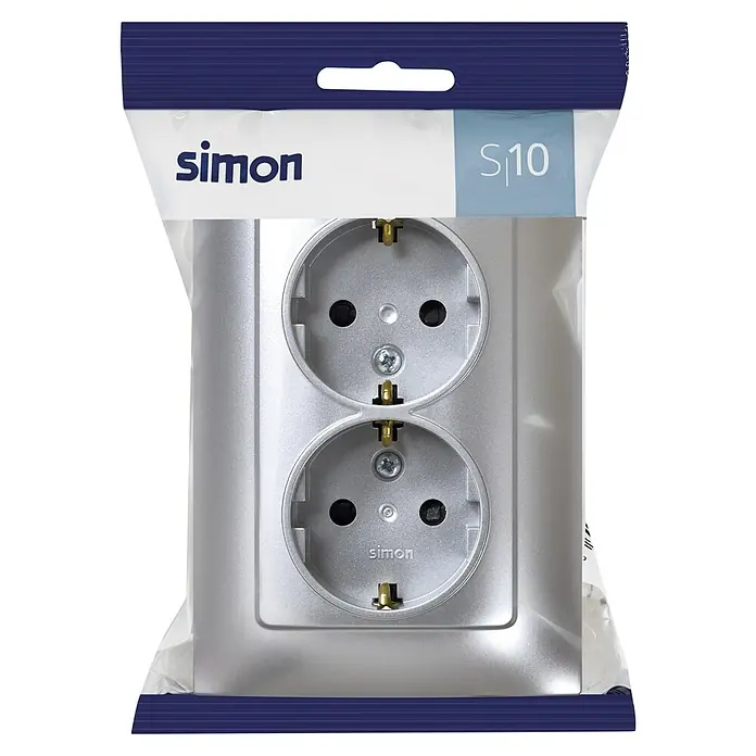 Simon 10 Enchufe doble - Aluminio, Plástico, Montaje en superficie - Enchufe doble plateado Simon S10, empaquetado en un embalaje azul con el logo de Simon.