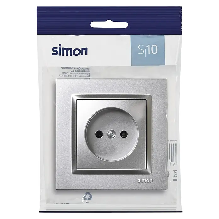 Simon 10 Enchufe bipolar - Aluminio, Plástico, Montaje en superficie - Enchufe plateado Simon S10 en su embalaje original. Práctico para cualquier hogar e ideal para alimentar dispositivos electrónicos.