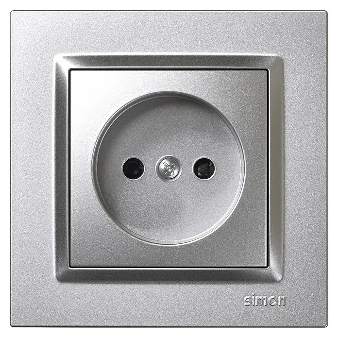 Simon 10 Enchufe bipolar - Aluminio, Plástico, Montaje en superficie - Enchufe de corriente de la marca Simon de color plateado, diseño cuadrado y moderno, ideal para interiores contemporáneos.