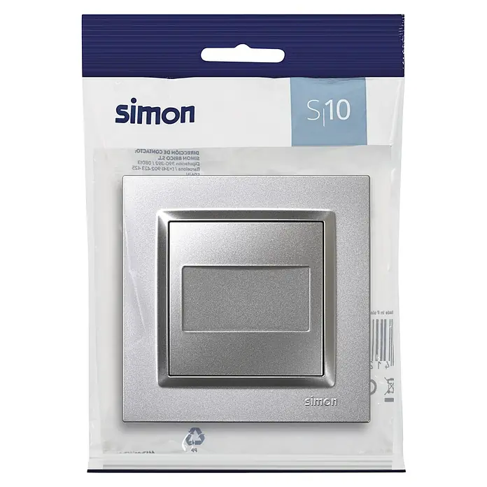 Simon 10 Tapa ciega - Aluminio, Plástico, IP20, Instalar - Primer plano de una tapa de interruptor Simon S10 plateada, empaquetada en una bolsa de plástico transparente, que muestra su diseño moderno y acabado de alta calidad.