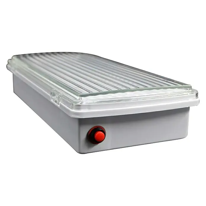 Panalight Luz de emergencia - 6 W, 6.000 K, 570 lm, Plateado - Foto de una luz de emergencia rectangular gris con una cubierta transparente acanalada y un botón de prueba rojo.