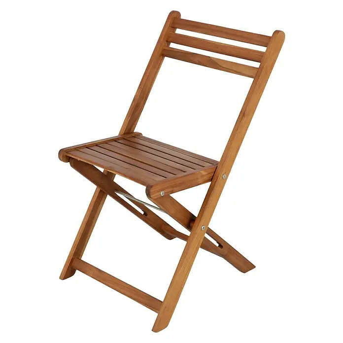 Sunfun Diana Gartenstuhl - Akazie, Klappbar, Naturbraun, B x T x H: 44,5 x 53 x 80 cm - Nahaufnahme eines zusammenklappbaren Holzstuhls, der für den Außenbereich geeignet ist und eine rustikale Eleganz verleiht.