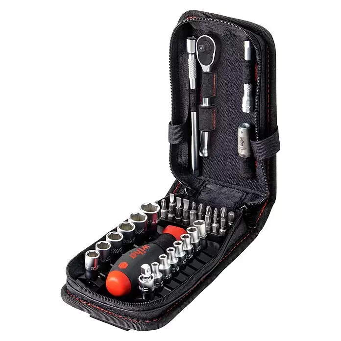 Wiha Set de llaves de vaso - 40 pzs., Tamaño de accionamiento: ¼'' hexágono exterior - Estuche de herramientas Wiha negro abierto con vasos plateados, puntas de destornillador, mango rojo, carraca y extensiones organizados.