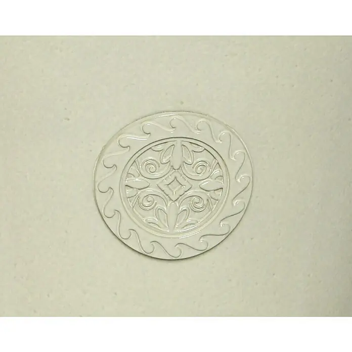Maceta para planta Sarah - Dimensiones externas (Ø x Al): 35 x 30,5 cm, Otros, Colores surtidos - Primer plano de una decoración de pared circular blanca con un patrón floral y un borde ondulado, que añade un toque elegante.