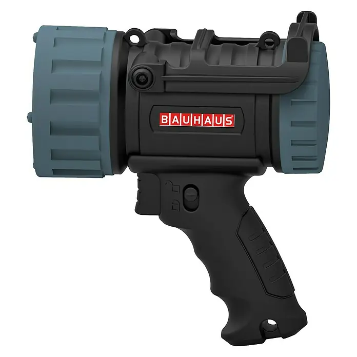 BAUHAUS LED-Strahler - Schwarz, IPX7, 150 lm - Eine Nahaufnahme einer schwarzen BAUHAUS Handleuchte mit grauen Details, ideal für den Einsatz im Freien und bei der Arbeit.