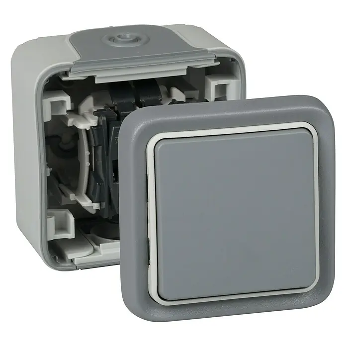 Legrand Plexo Pulsador para estancias con humedad - Gris, Montaje en la pared, IP55 - Un interruptor Kopp gris impermeable, ideal para ambientes exteriores o húmedos. Su construcción robusta asegura durabilidad y fiabilidad.