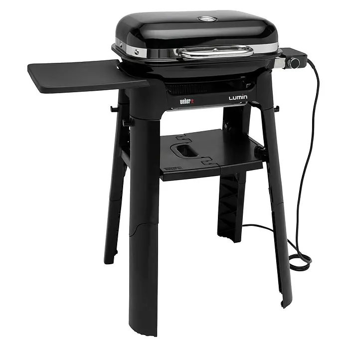 Weber Elektrogrill Lumin Compact - Grillfläche (B x T): 43 x 28 cm, 2.200 W, Standgrill - Schwarzer Weber Lumin Elektrogrill mit Seitentisch und Untergestell für den Außenbereich.