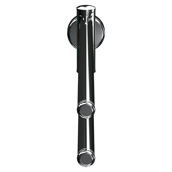 Camargue Monaco Handtuchhalter - 2-armig, Edelstahl, Verchromt - Nahaufnahme einer glänzenden, silbernen Querflöte mit reflektierender Oberfläche und sichtbaren Tonlöchern auf schwarzem Hintergrund.