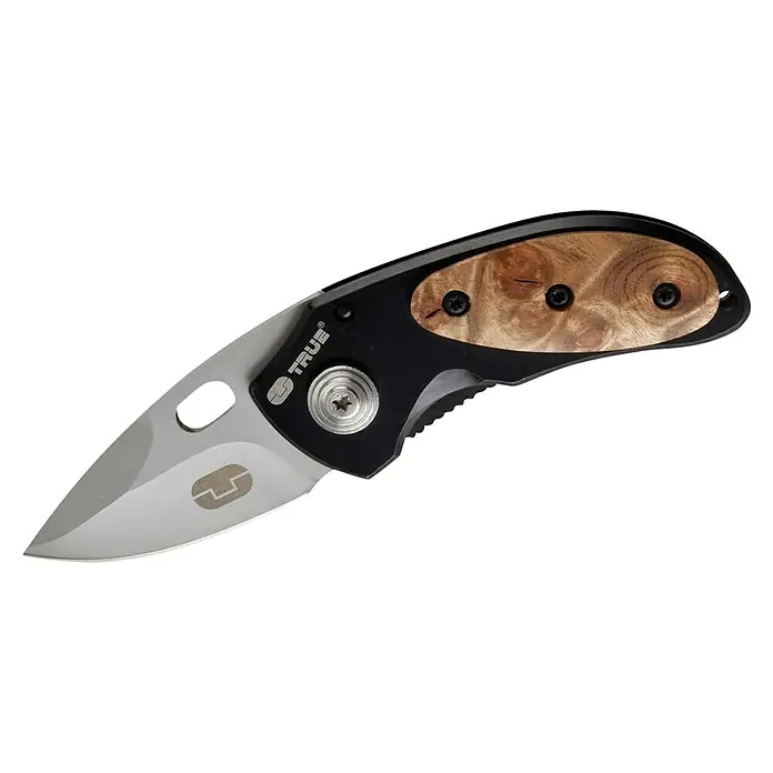 True Utility Taschenmesser Jacknife TU576K - Edelstahl 420 - Ein True Klappmesser mit einer Klinge aus rostfreiem Stahl, einem Holzgriff mit drei Schrauben und einer gezackten Daumenrampe für besseren Halt.