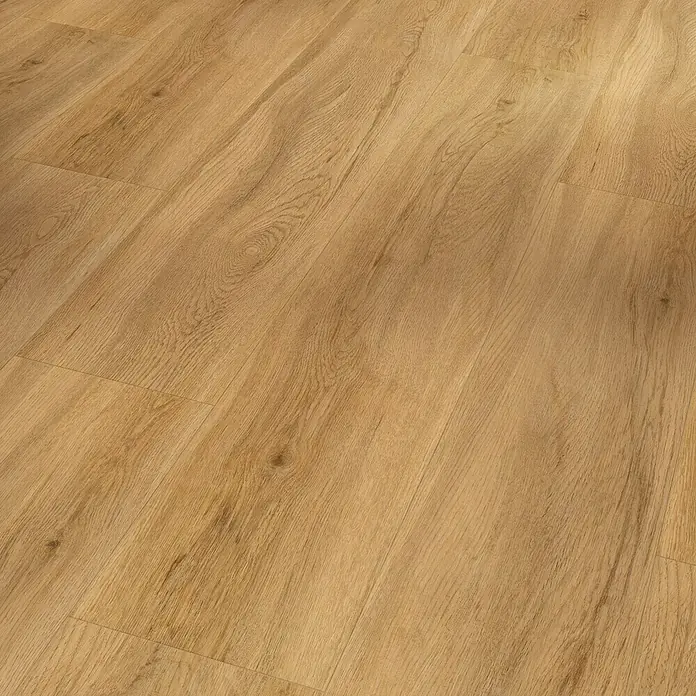 Parador Vinylbodenmuster Basic 5.3 Eiche Sierra Natur - 200 x 225 x 5,3 mm, Landhausdiele - Nahaufnahme des Laminatbodens, der eine natürliche Holzoptik mit warmen Farbtönen und Maserungen aufweist.
