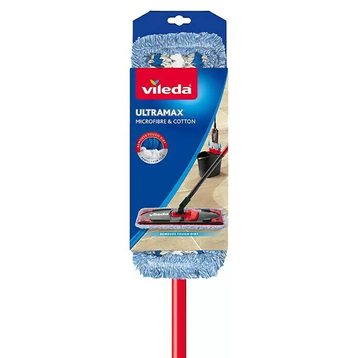 Vileda Ultramax Flachwischer System extra feucht - Inkl. Teleskopstiel, Mikrofaser - Vileda Ultramax Mikrofaser & Baumwoll-Flachwischer in Verpackung, zeigt blaues und rotes Wischblatt, roten Stiel. Ideal für hartnäckigen Schmutz & Fliesen.