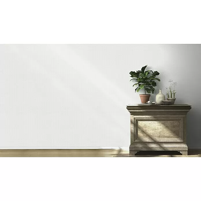 Rasch Wallton Vliestapete Gräserstruktur - Weiß, Uni, 25 x 1,06 m, Grobe Struktur, Matt - Weiße Tapete mit feiner, zarter Textur an einer großen Wand, von natürlichem Licht beleuchtet.